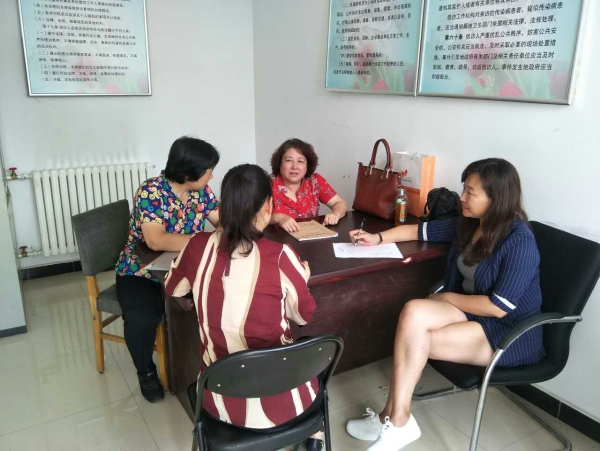 刘凤琴开展心理疏导工作